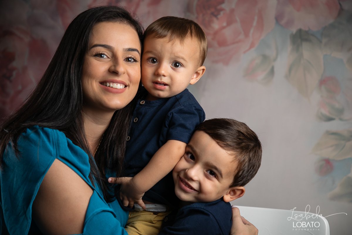 amor-de-mae-dia-das-maes-ensaio-fotografico-dia-das-maes-mamae-amor-mais-sublime-fotografia-de-mae-fundo-fotografico-dia-das-maes-ensaio-das-maes-dia-das-maes-2022-estudio-fotografico-em-barbacena-melhor-fotografa-de-barbacena-iluminacao-de-estudio-ilca