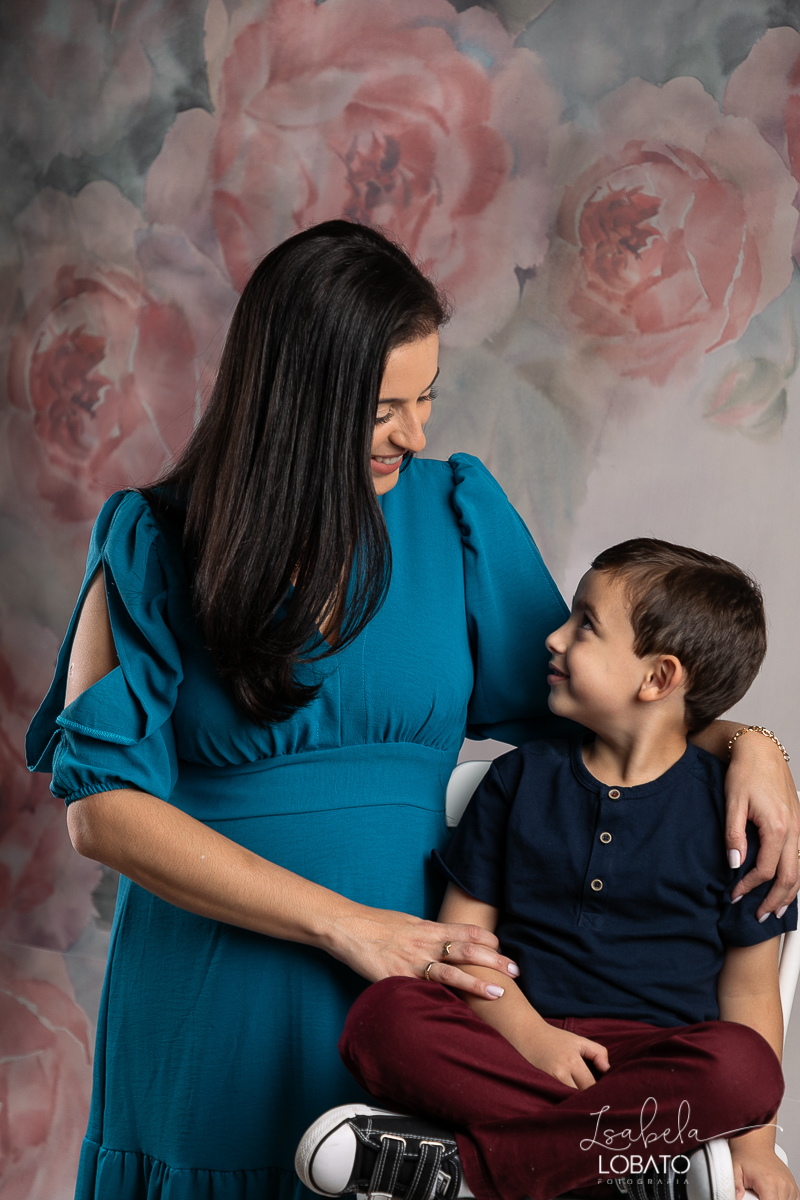 amor-de-mae-dia-das-maes-ensaio-fotografico-dia-das-maes-mamae-amor-mais-sublime-fotografia-de-mae-fundo-fotografico-dia-das-maes-ensaio-das-maes-dia-das-maes-2022-estudio-fotografico-em-barbacena-melhor-fotografa-de-barbacena-iluminacao-de-estudio-ilca