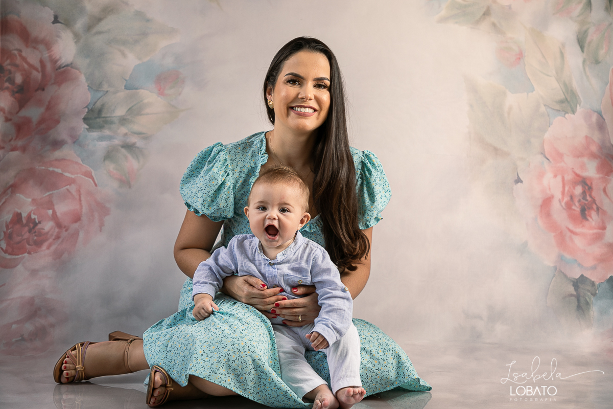 amor-de-mae-dia-das-maes-ensaio-fotografico-dia-das-maes-mamae-amor-mais-sublime-fotografia-de-mae-fundo-fotografico-dia-das-maes-ensaio-das-maes-dia-das-maes-2022-estudio-fotografico-em-barbacena-melhor-fotografa-de-barbacena-iluminacao-de-estudio-ilca