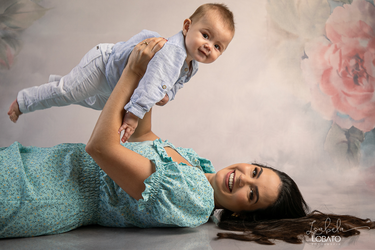 amor-de-mae-dia-das-maes-ensaio-fotografico-dia-das-maes-mamae-amor-mais-sublime-fotografia-de-mae-fundo-fotografico-dia-das-maes-ensaio-das-maes-dia-das-maes-2022-estudio-fotografico-em-barbacena-melhor-fotografa-de-barbacena-iluminacao-de-estudio-ilca