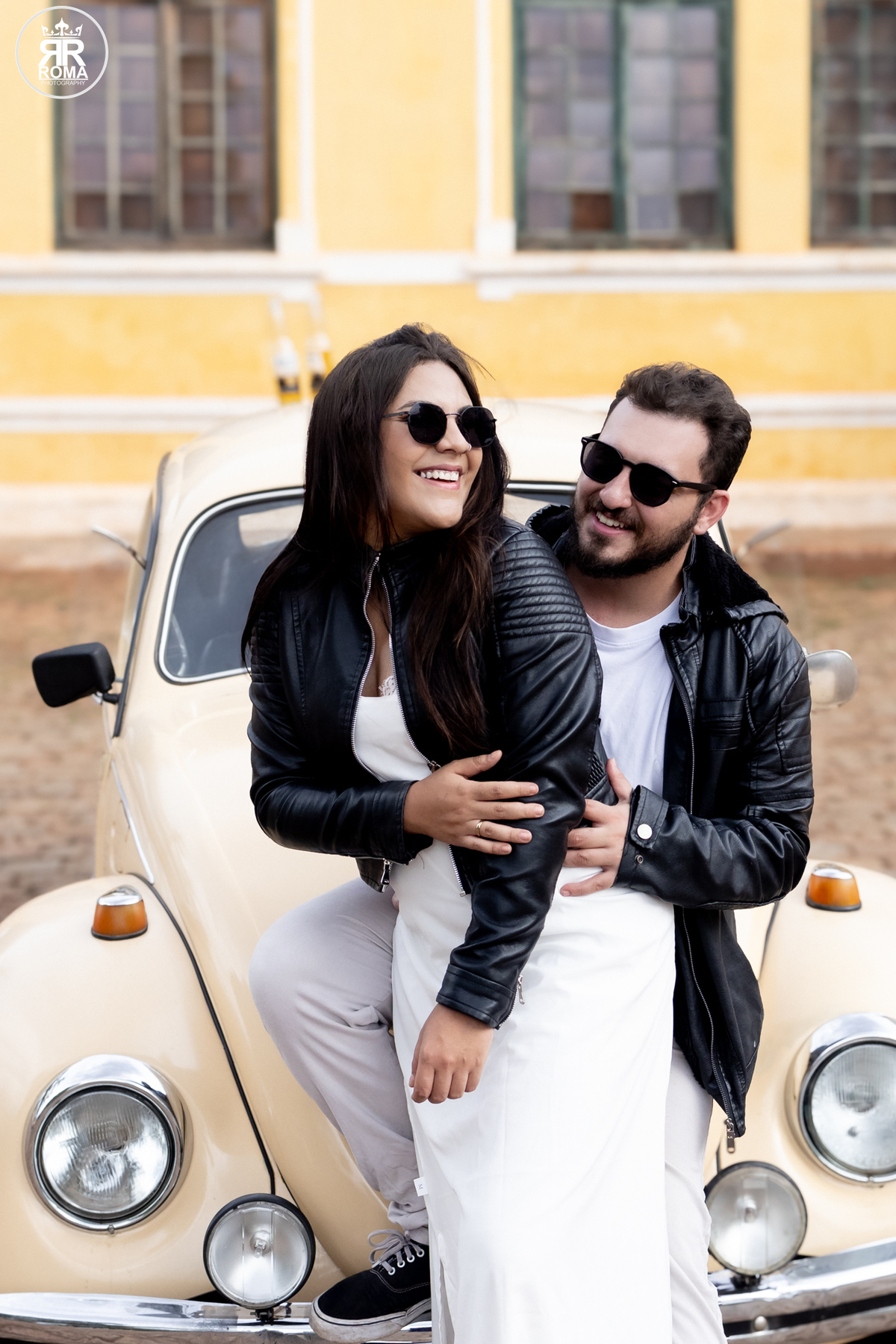 ensaio-de-casal-com-fusca - fotografia-de-casal-criativa - ensaio-vintage-com-carro-antigo -sessão-fotográfica-retrô - fotógrafo-de-casamentos-jau - fotógrafo-de-casamentos-sao- paulo - ensaio-de-casal-romântico - pré-wedding-com-fusca