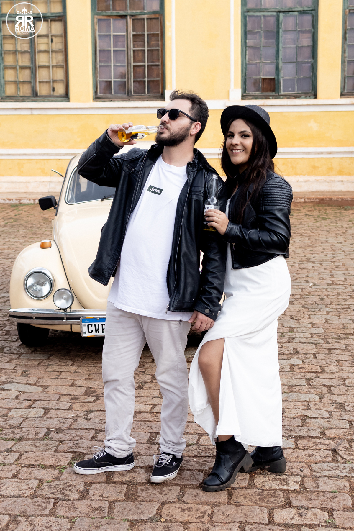 ensaio-de-casal-com-fusca - fotografia-de-casal-criativa - ensaio-vintage-com-carro-antigo -sessão-fotográfica-retrô - fotógrafo-de-casamentos-jau - fotógrafo-de-casamentos-sao- paulo - ensaio-de-casal-romântico - pré-wedding-com-fusca