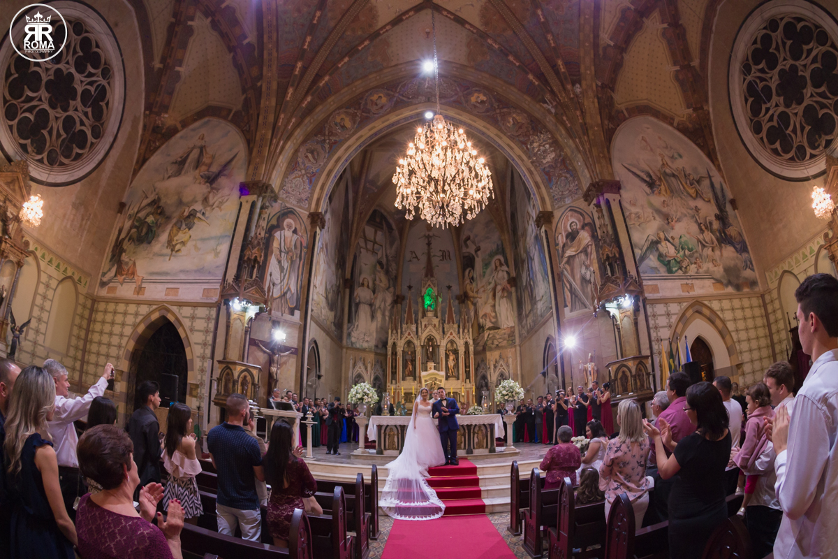 vista das costas do altar do noivo e noiva