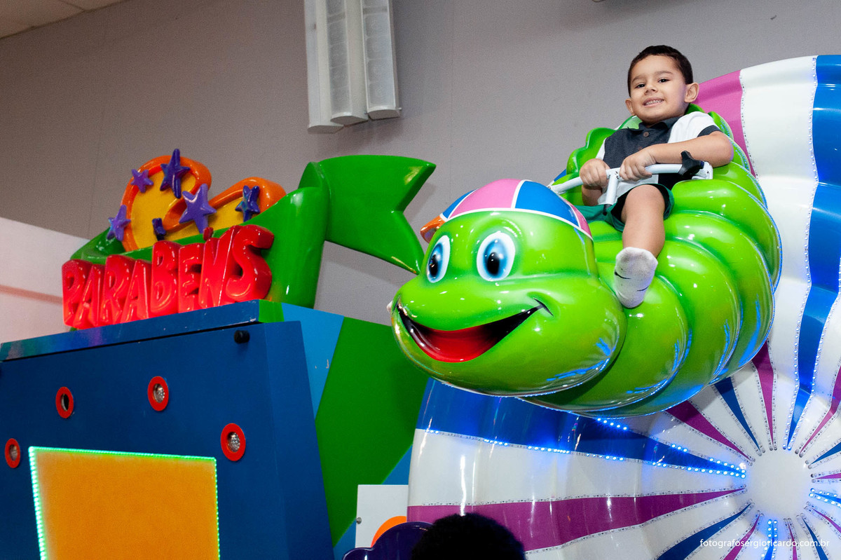foto de crianças brincando na casa de festas arte e kids na freguesia em jacarepaguá
