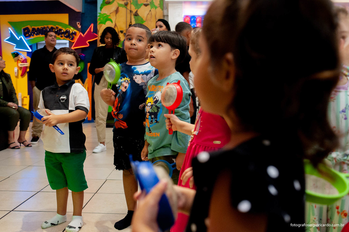 foto de crianças brincando na casa de festas arte e kids na freguesia em jacarepaguá