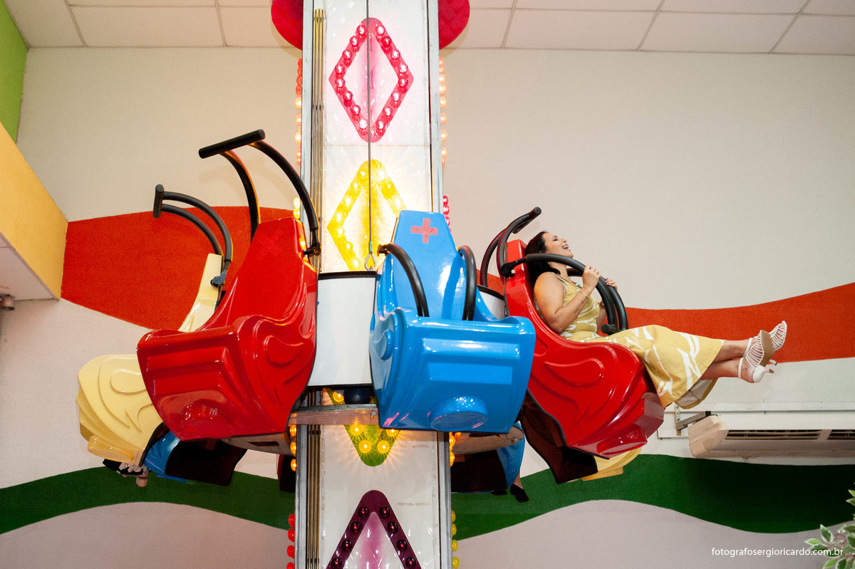 foto dos convidados brincando com o aniversariante na casa de festas arte e kids na freguesia em jacarepaguá