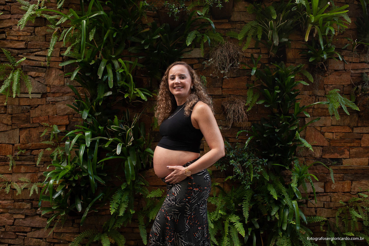 foto da gestante durante chá de fralda 