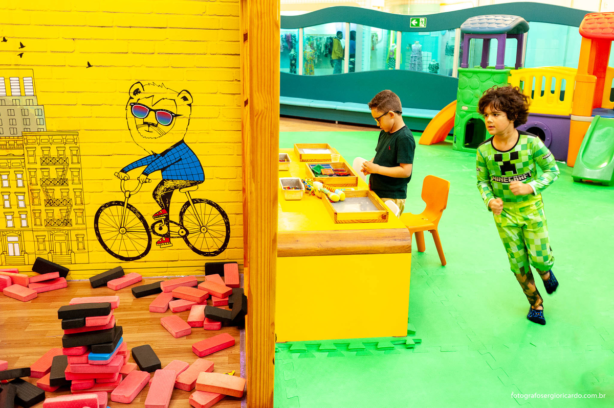 foto do aniversariante brincando na animasom via parque na barra da tijuca rio de janeiro