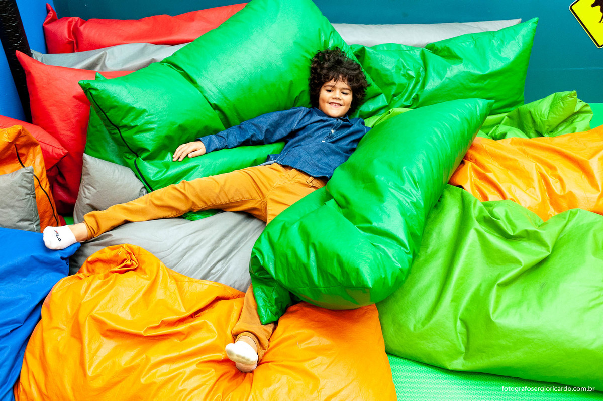 foto do aniversariante brincando na animasom via parque na barra da tijuca rio de janeiro