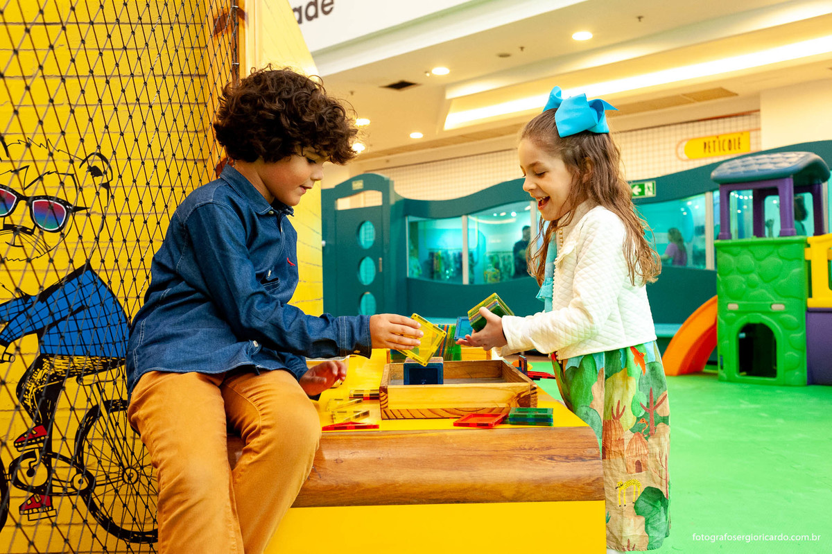 foto do aniversariante brincando com amigos na animasom via parque na barra da tijuca rio de janeiro
