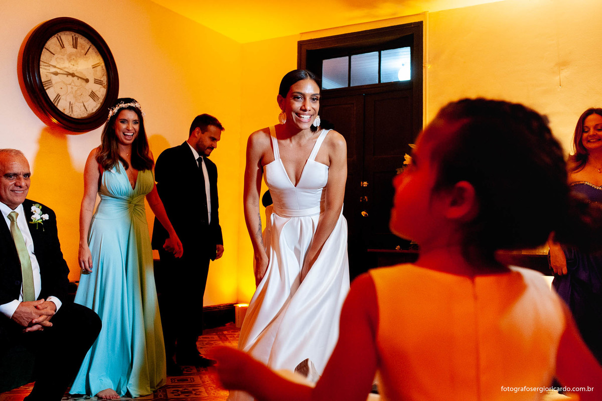 imagem da noiva dançando na casa santa ignez no bairro da gávea no rio de janeiro