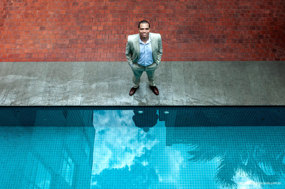 fotografia do noivo no hostel e suítes villa 25 em laranjeiras no rio de janeiro