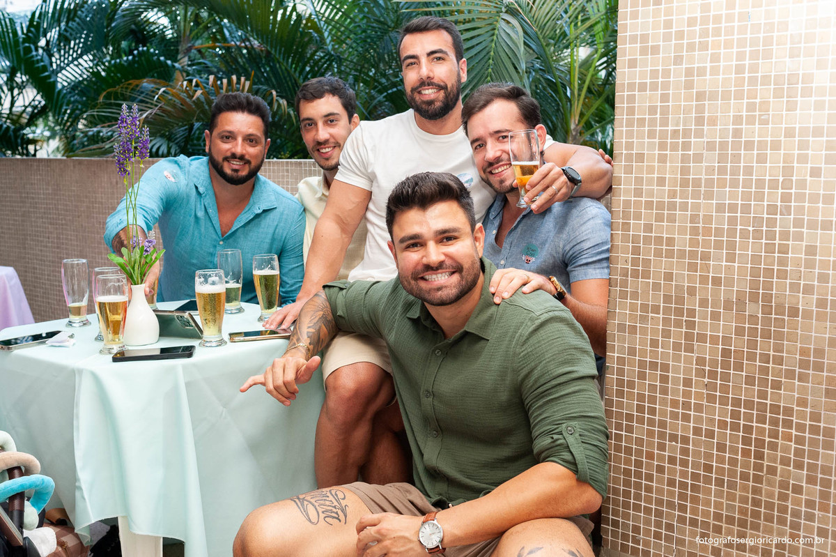 fotografia com amigos durante chá revelação rio de janeiro