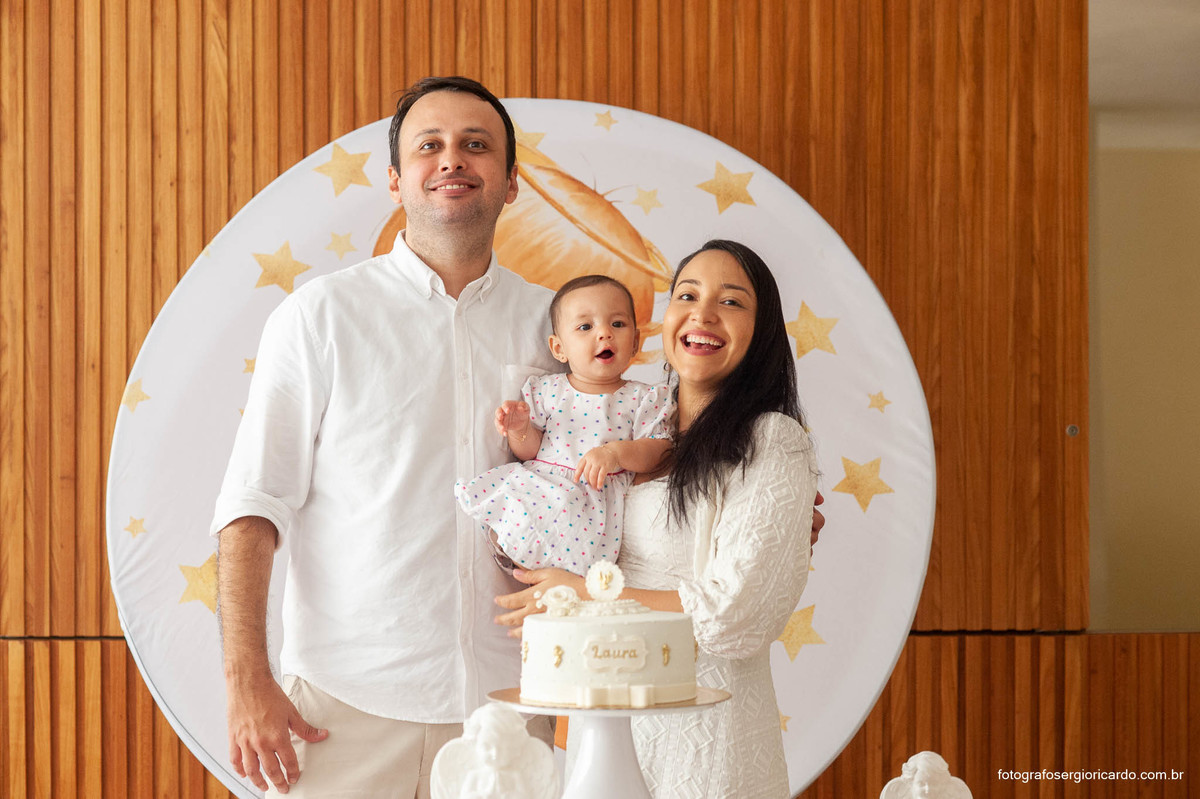 Foto com os pais  com criança batizada