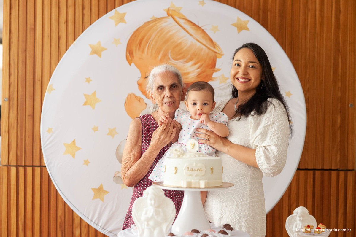 Foto com a mãe e familiares com criança batizada