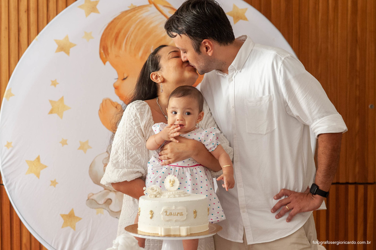 Foto com os pais com filha batizada