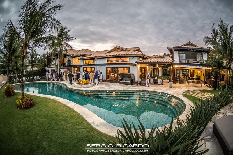A mansão na praia da Ferradura onde foi a festa de casamento em Búzios