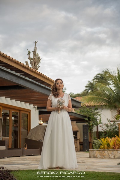 A entrada da noiva na cerimonia de casamento na praia da Ferradura em Búzios Rio de Janeiro de Janeiro