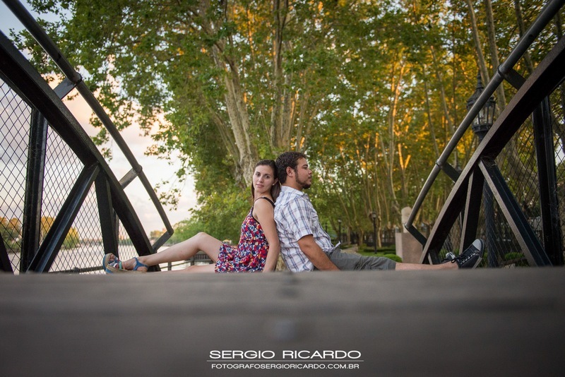 eFoto de um ensaio do casal de noivos, Sofia e Matias, a beira do Rio Tigre na Argentina - Buenos Aires