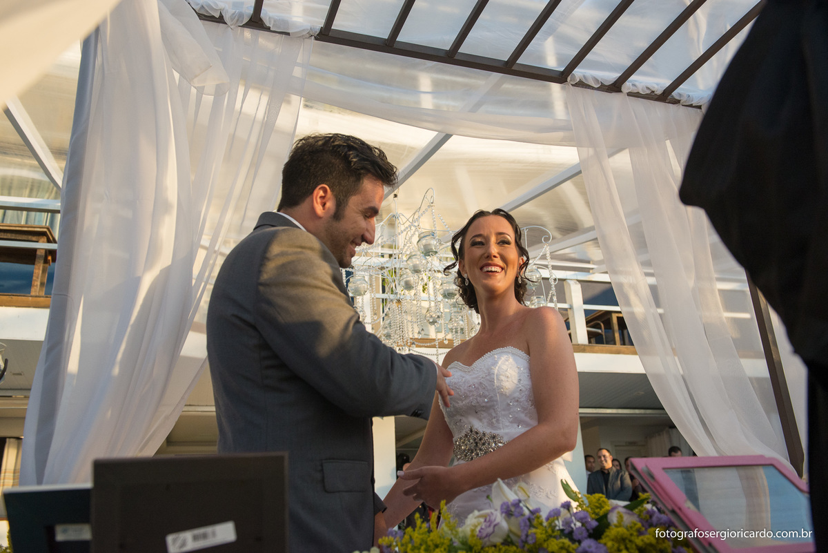 A cerimônia de casamento da Raquel e Sandro no Hotel Boutique Le Relais de Marambaia, Pedra de Guaratiba no Rio de Janeiro