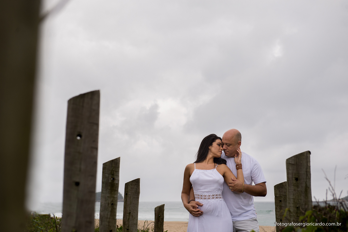 Ensaio pré-casamento Érica e Flávio praia de Grumari Rio de janeiro