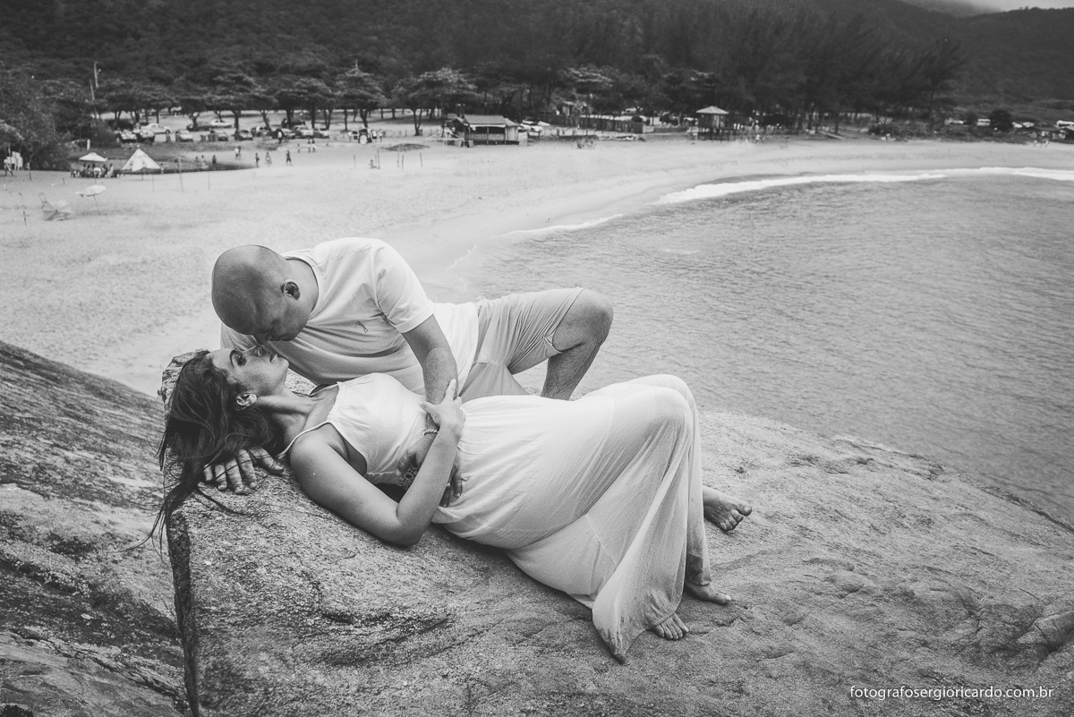 Ensaio pré-casamento Érica e Flávio praia de Grumari Rio de janeiro