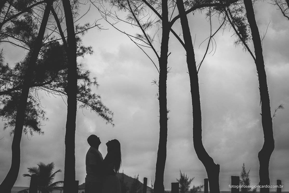 Ensaio pré-casamento Érica e Flávio praia de Grumari Rio de janeiro