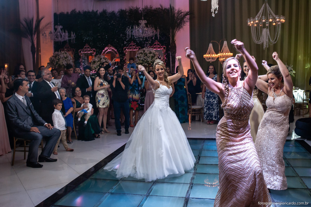 casamento-noivos-casa-de-festa-espaço-golden-palace-dança