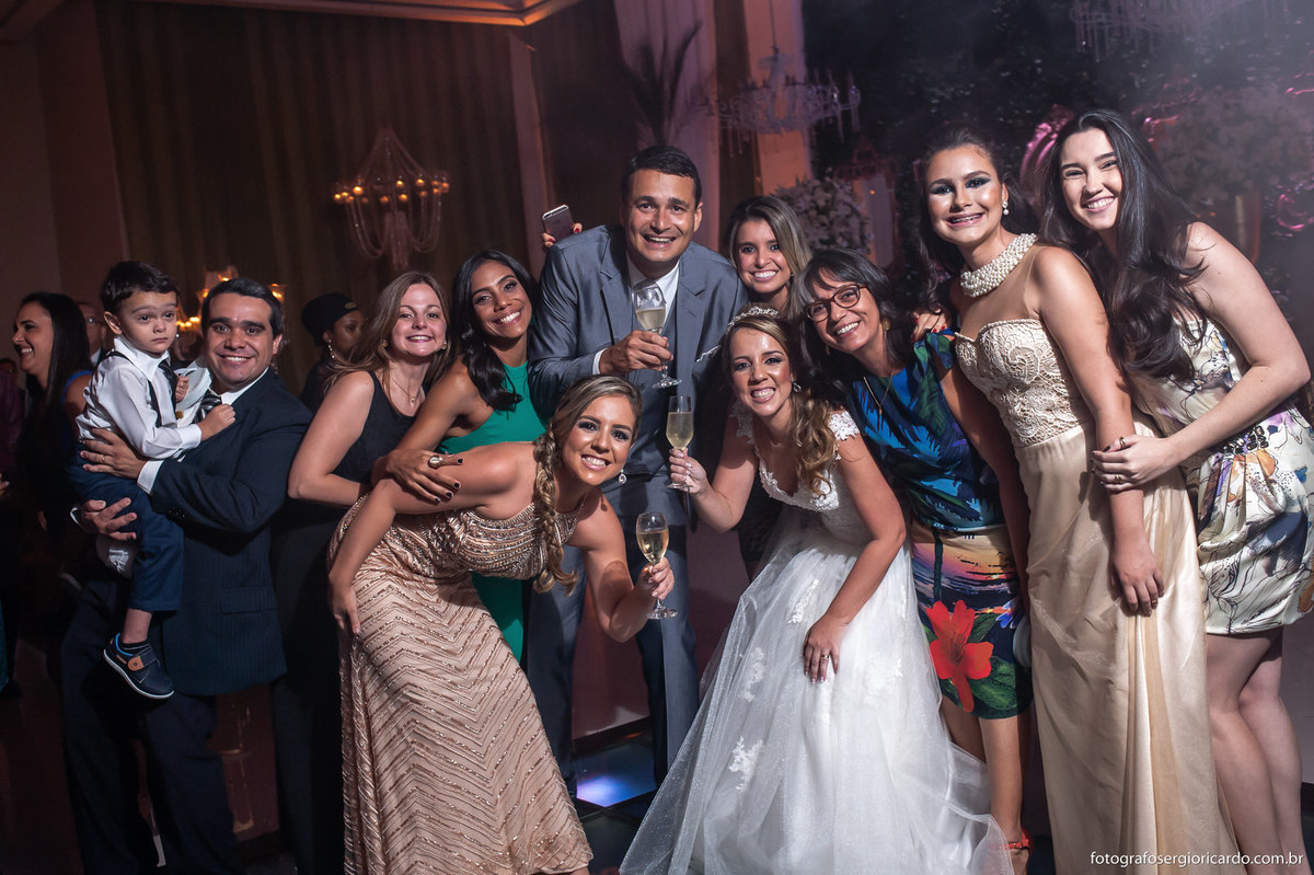 casamento-noivos-casa-de-festa-espaço-golden-palace-pista-de-dança