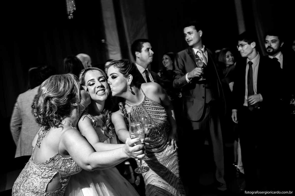 casamento-noivos-casa-de-festa-espaço-golden-palace-pista-de-dança