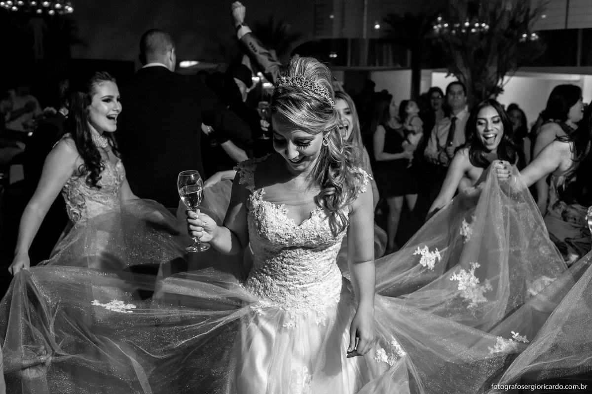 casamento-noivos-casa-de-festa-espaço-golden-palace-pista-de-dança