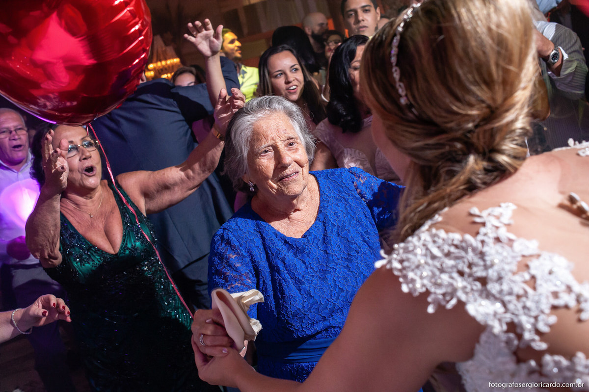 casamento-noivos-casa-de-festa-espaço-golden-palace-pista-de-dança