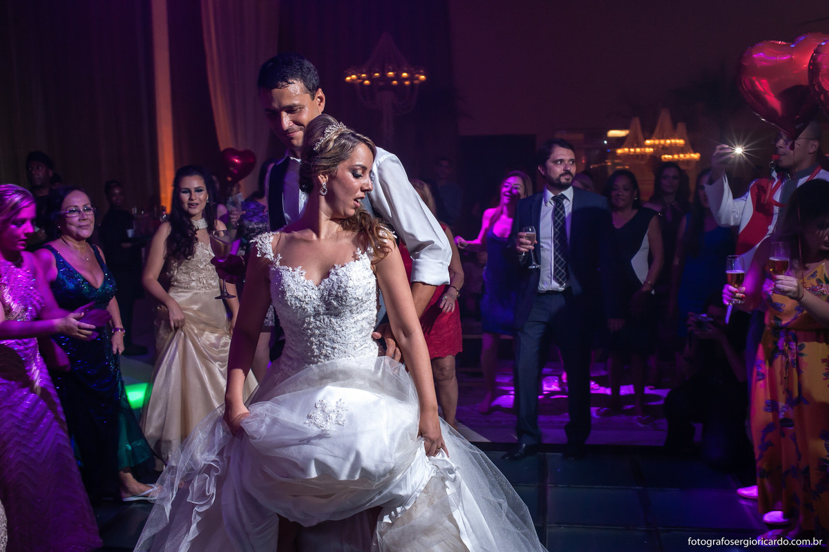 casamento-noivos-casa-de-festa-espaço-golden-palace-pista-de-dança