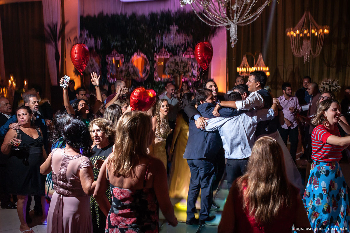 casamento-noivos-casa-de-festa-espaço-golden-palace-pista-de-dança