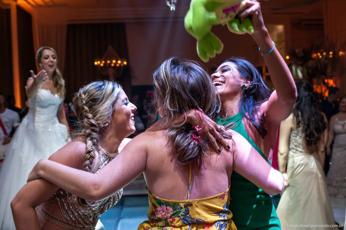 casamento-noivos-casa-de-festa-espaço-golden-palace-pista-de-bouquet