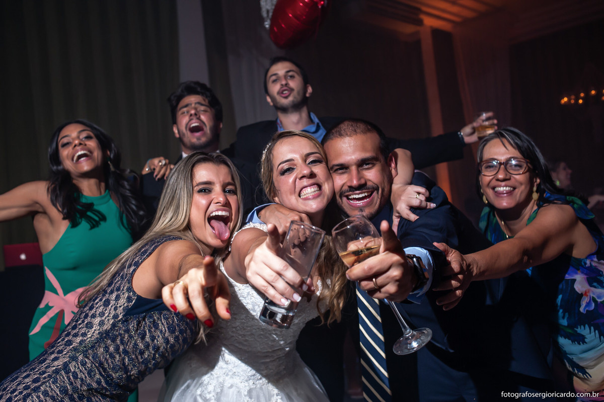 casamento-noivos-casa-de-festa-espaço-golden-palace-pista-de-dança