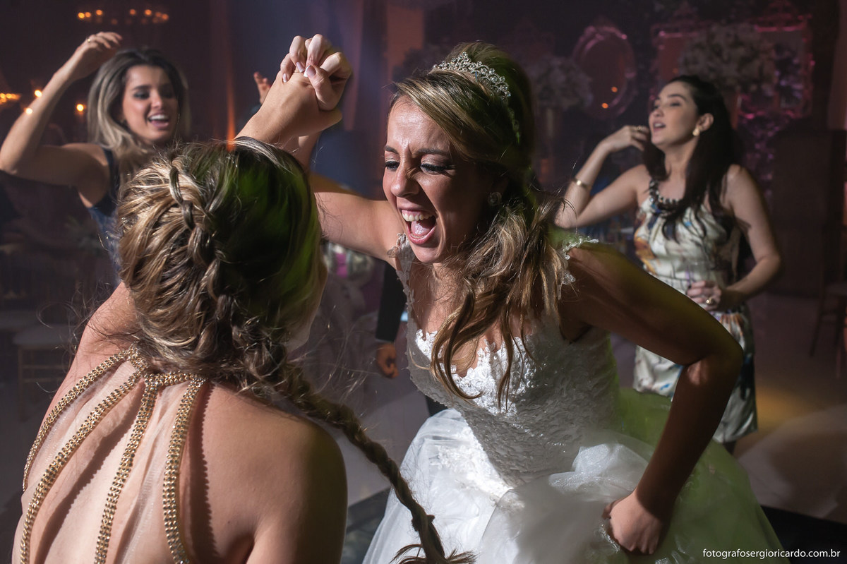 casamento-noivos-casa-de-festa-espaço-golden-palace-pista-de-dança