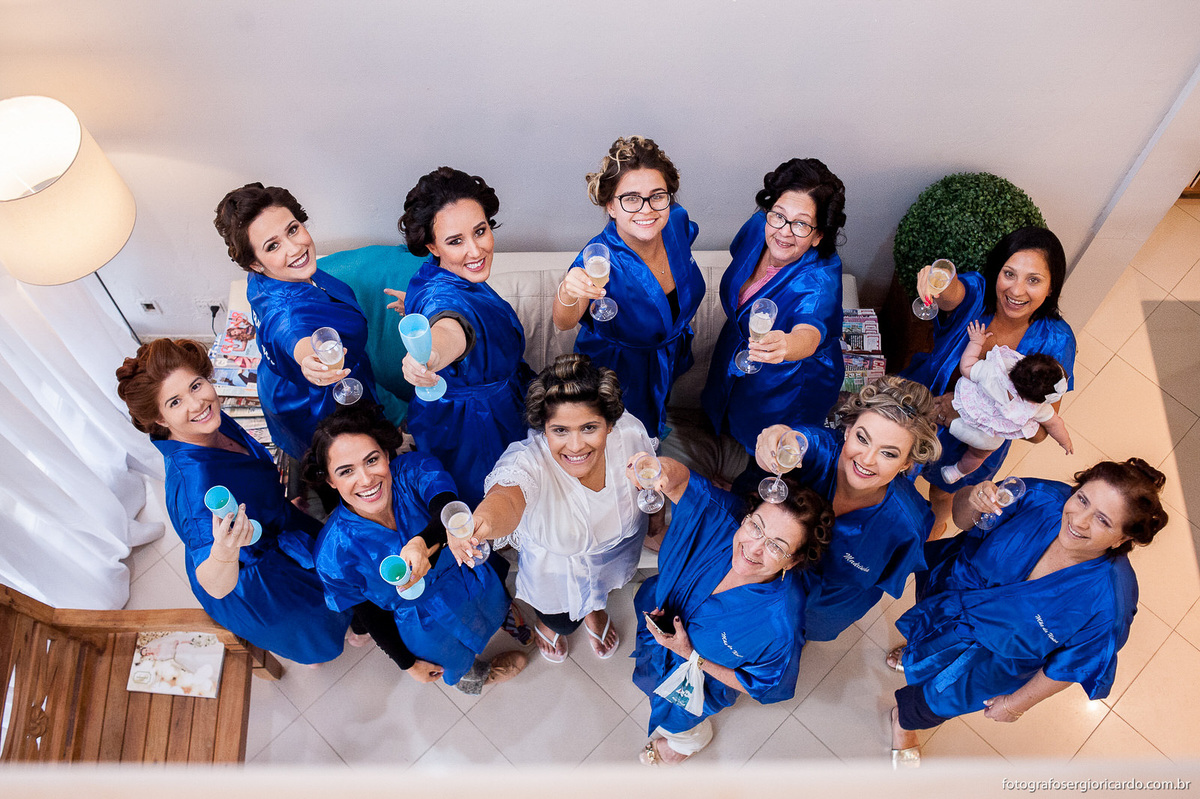 foto brinde noiva com as madrinhas no the blue spa