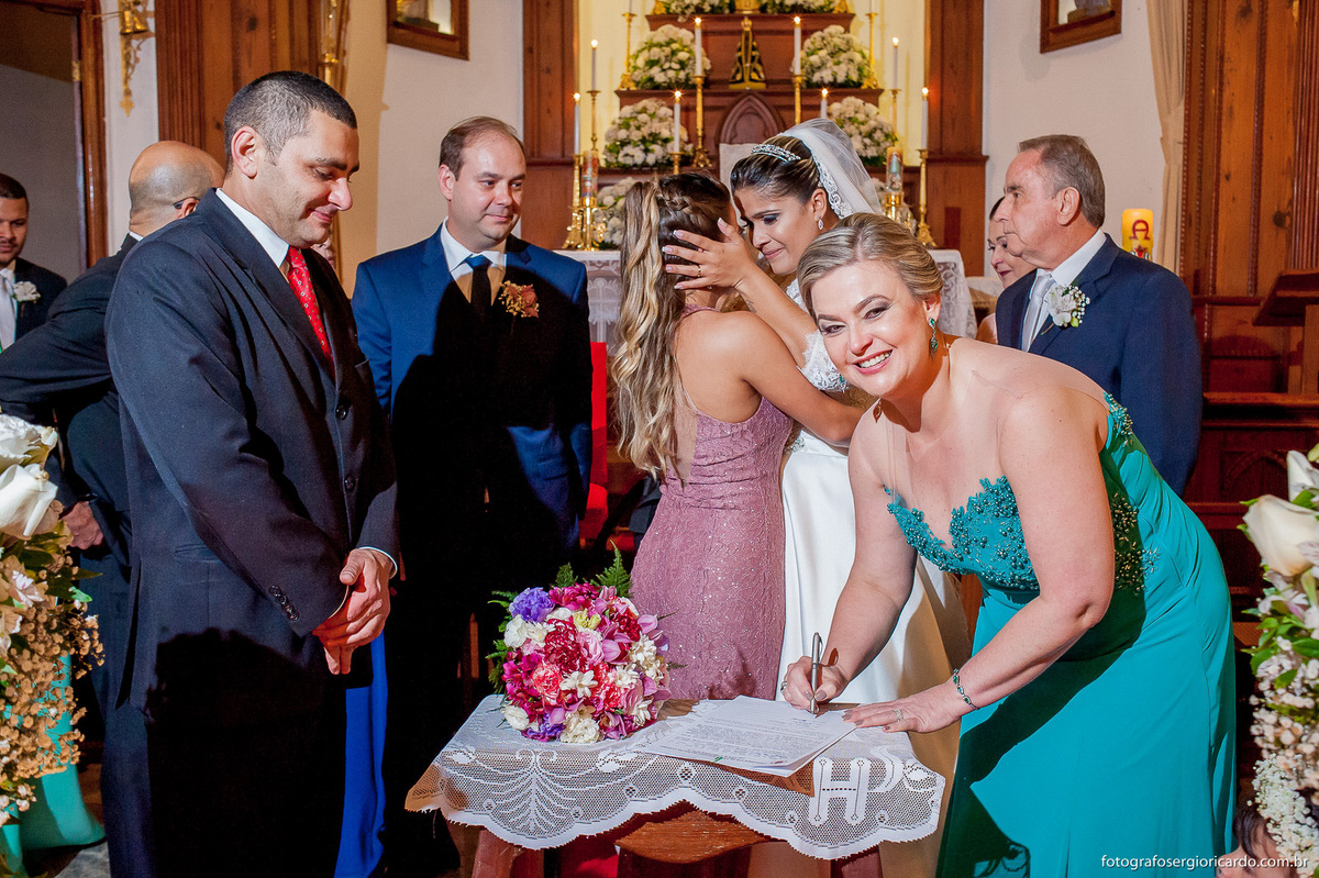 assinatura da madrinha no livro de casados na igreja