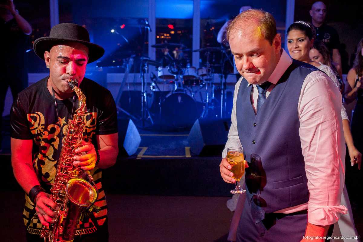 noivos dançando ao som danny sax na pista de dança maison paineiras