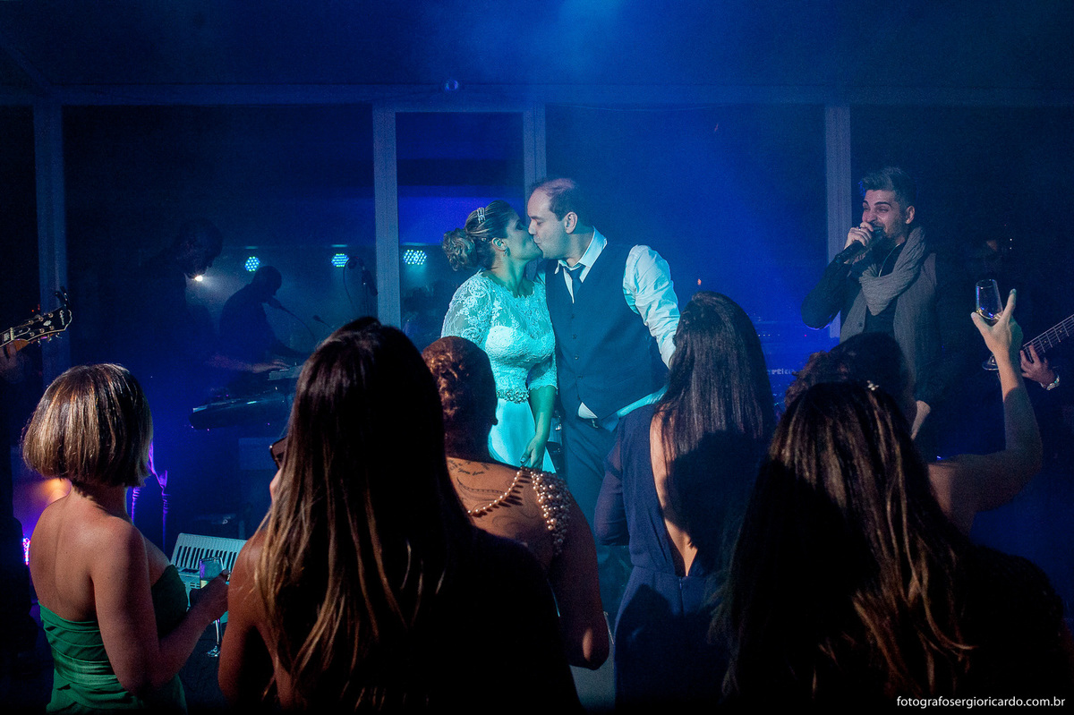 beijo dos noivos no palco maison paineiras