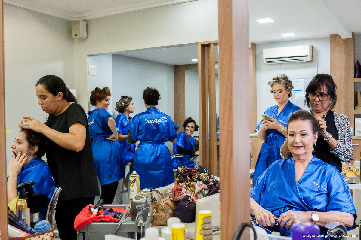 preparativos das madrinhas no salão de beleza the blue spa