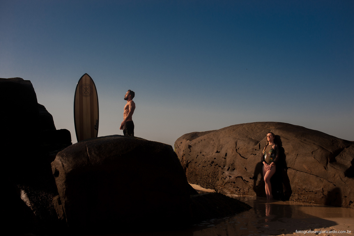 Retrato dos noivos na praia do Secreto. 