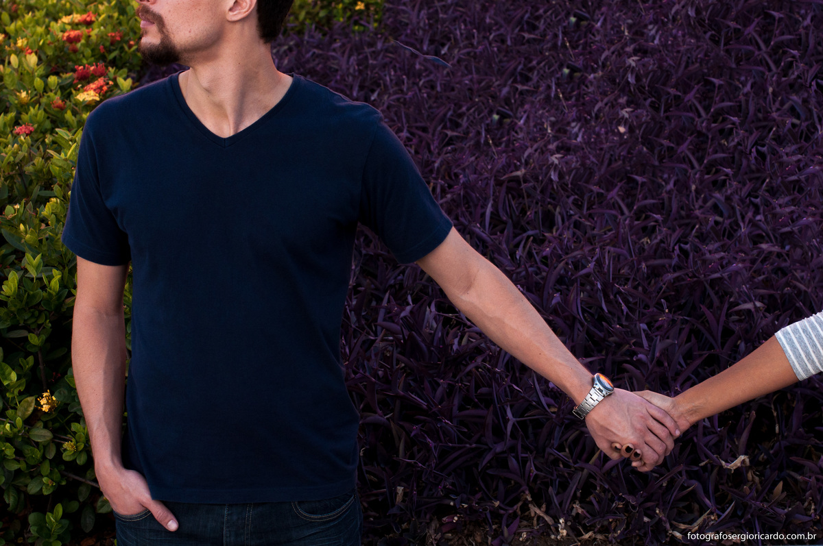 fotografia de casal de mãos dadas no boulevard olímpico rio de janeiro