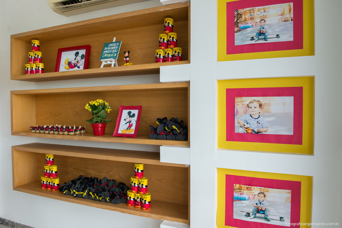 decoração em festa infantil amarelo e vermelho