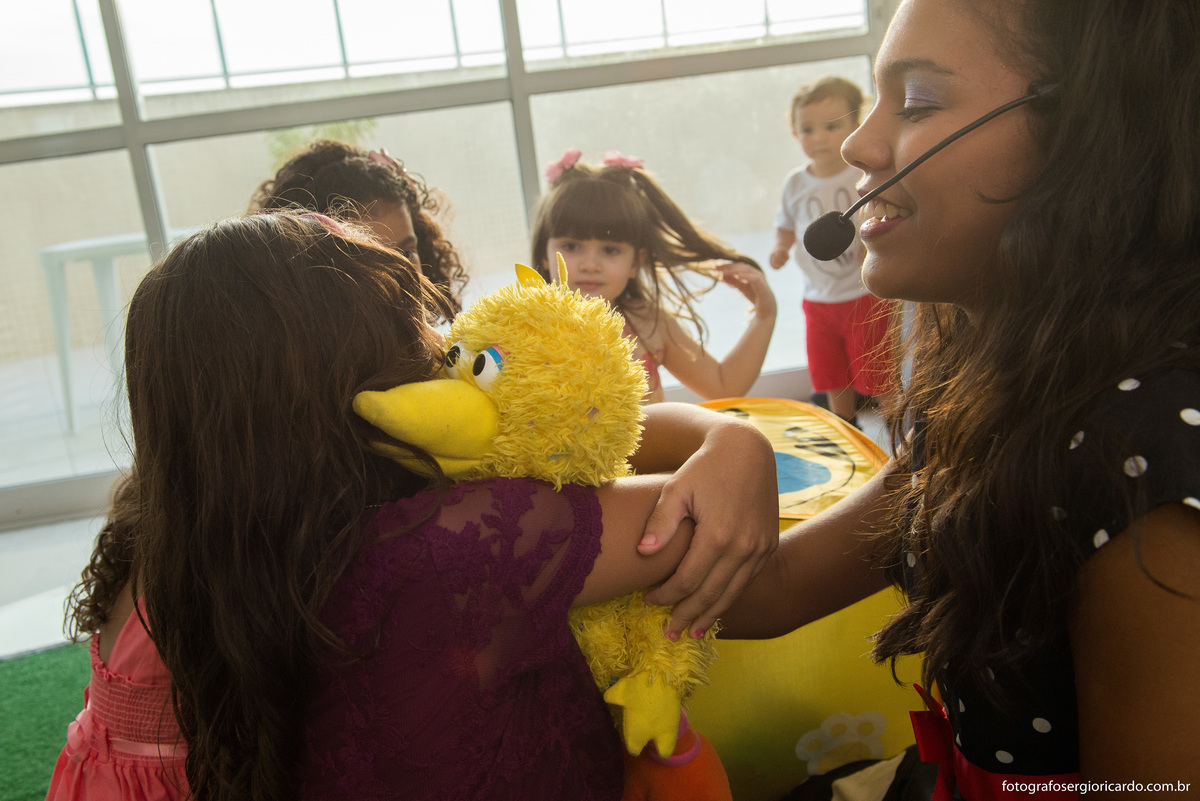animadores em festa infantil com crianças