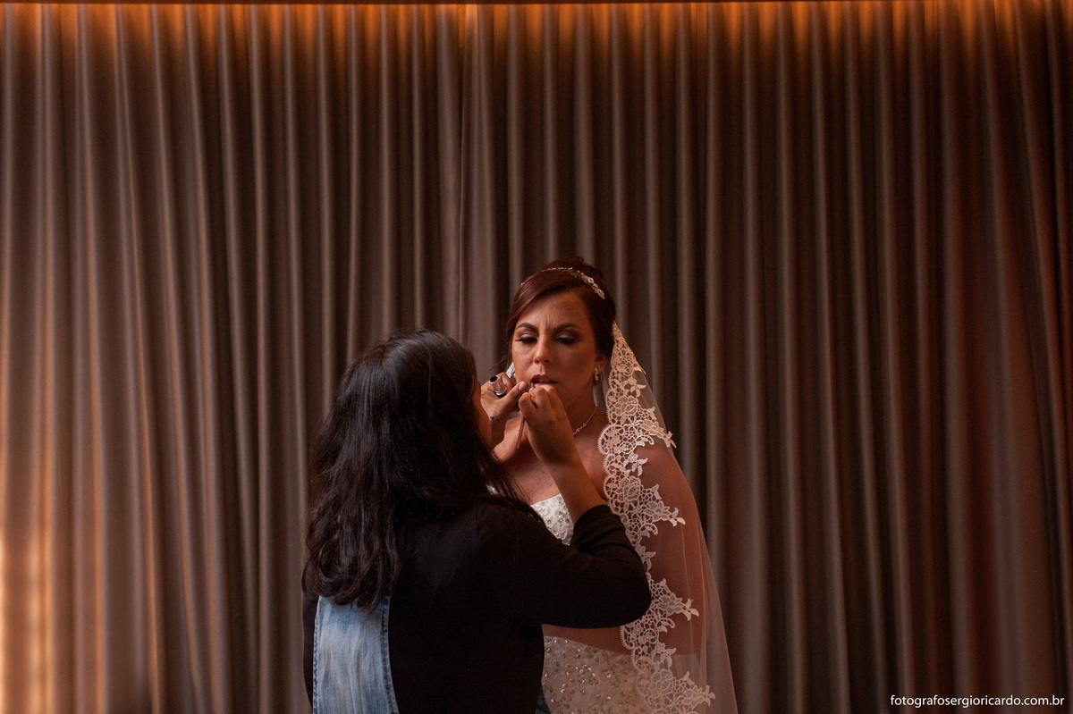 foto da maquiagem da noiva no hotel hilton barra rio de janeiro