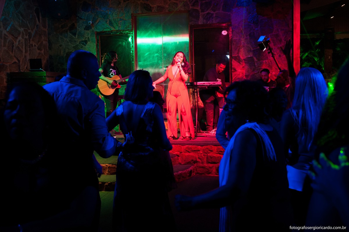 Fotografia de festa de casamento da banda ao vivo agatha cantora no sitio do leo jacarepagua rio de janeiro