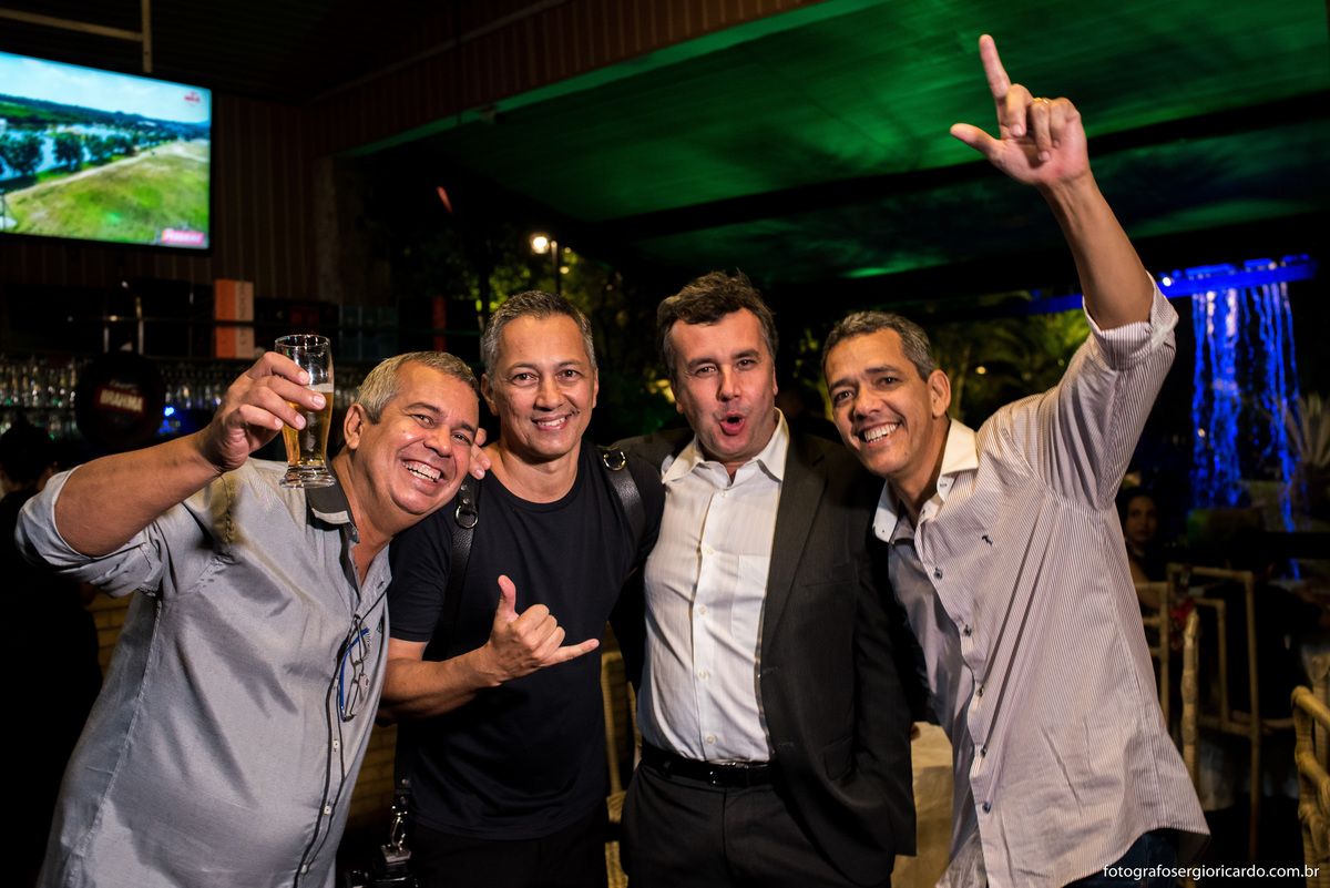 foto dos convidados com o fotografo sergio ricardo na festa de casamento no sitio do leo rio de janeiro
