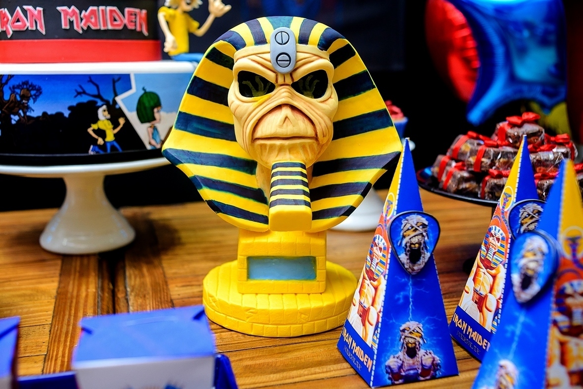 children's party photography iron maiden theme cake table decoration eddie mummy powerslave boxes pyramids